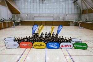 KOAバスケットボールアカデミーサマーキャンプ2026 石川 スポンサー集合写真 DD CREST